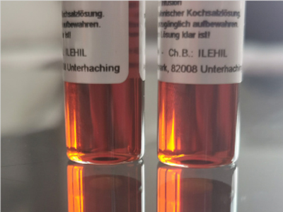 <h2>Infusionstherapie / Drips</h2>
       Vitalitätsverlust, Müdigkeit, Abwehrschwäche, Infektanfälligkeit. Das können Anzeichen eines Vitalstoffmangels sein. Vitamine, Mineralstoffe, Spurenelemente und Aminosäuren sind wichtige Baustoffe in unserem Körper.<br>Bei starker körperlicher und seelischer Belastung oder nach eine längeren Krankheitsphase braucht der Körper mehr von den genannten Stoffen. Die Zufuhr über die Nahrung ist oft nicht in vollem Umfang gewährleistet.<br>Durch Infusionskuren können wir einen erhöhten Bedarf ausgleichen. Die Vitalstoffe gelangen schnell und ohne Umwege ins Blut.